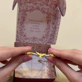 PULSERA EN HILO CON EL ESPÍRITU SANTO